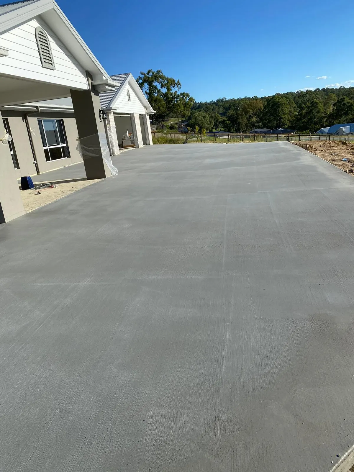 Broom finish on the driveway apron