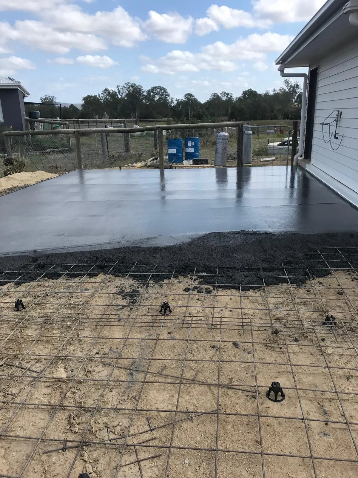 Shed slab during the pour